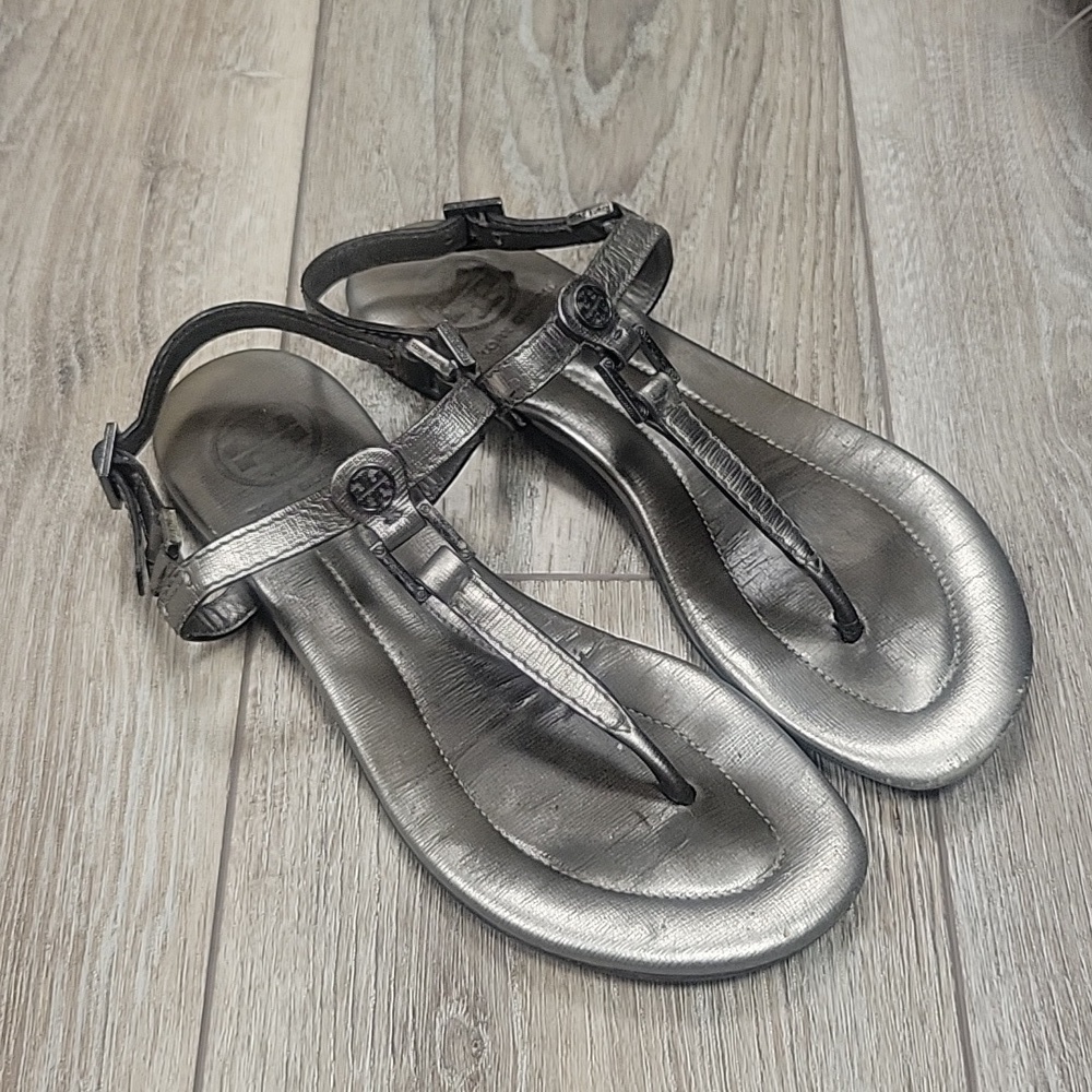 Tory Burch Size 6 Pewter Gray Metallic Leather T-Strap Sandals